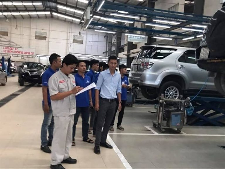 Khám phá quy trình dịch vụ của 4 hãng xe ô tô lớn [Infographic]