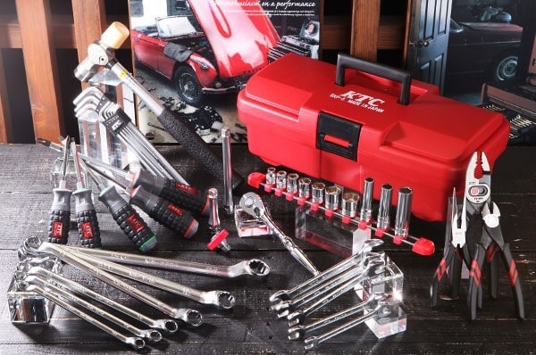 Sử dụng công cụ sửa chữa ô tô tại gara – Cần lưu ý những gì?