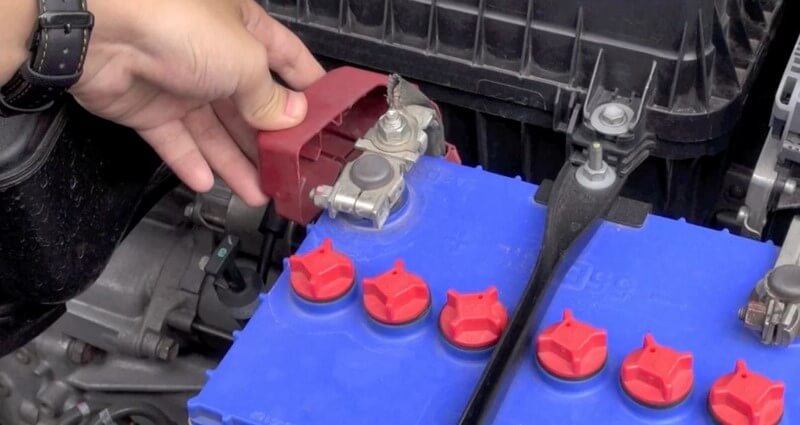 Hướng dẫn vệ sinh ắc-quy ô tô: 4 bước cần làm