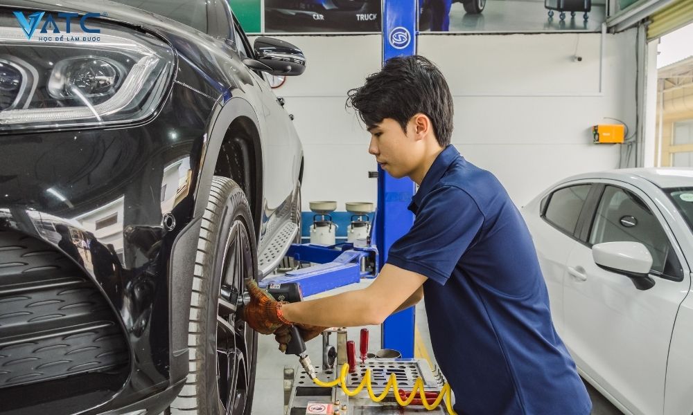 ngành công nghệ kỹ thuật ô tô, khóa đào tạo KTV ô tô, khóa học điện ô tô, trung tâm VATC, trung tâm đào tạo KTV, đào tạo kỹ thuật viên ô tô, VATC, công nghệ ô tô, nghề sửa chữa ô tô, học nghề sửa chữa ô tô, kiến thức ô tô, cố vấn dịch vụ ô tô chuyên nghiệp, học cố vấn dịch vụ ô tô, KTV chẩn đoán ô tô, học nghề ô tô VATC, ô tô, học nghề tphcm, học sửa chữa ô tô tphcm, VATC