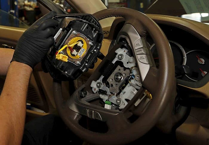 Cách sửa lỗi điện áp túi khí thấp – Airbag Battery Voltage Low