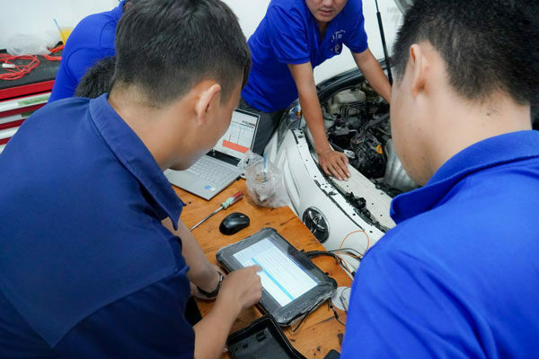 khóa học chẩn đoán ô tô chất lượng nhất học chẩn đoán ô tô chất lượng tại VATC