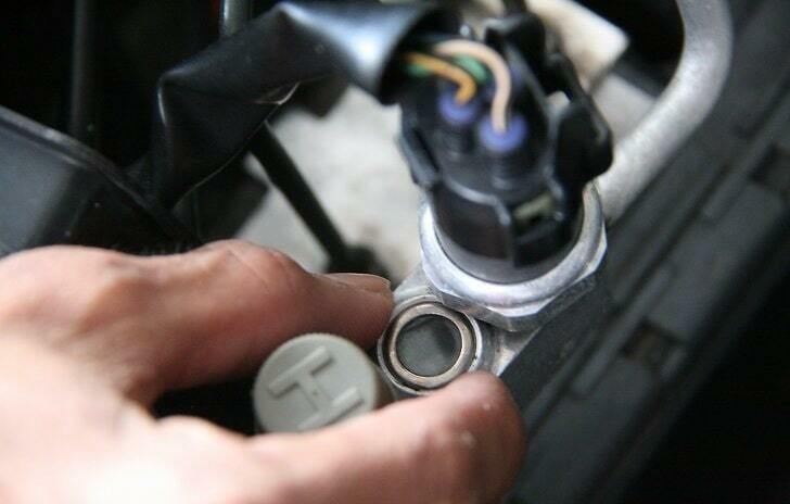 Hướng dẫn 10 bước nạp gas lạnh điều hòa ô tô chi tiết nhất