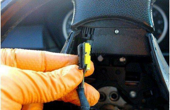Hướng dẫn thay cáp túi khí trên xe BMW với những bước cơ bản