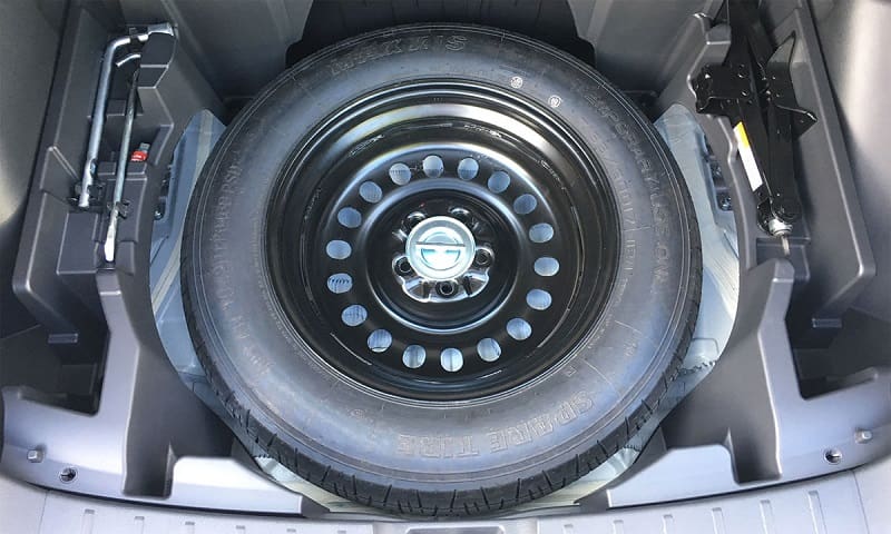 Vì sao lốp dự phòng ô tô nhỏ hơn lốp chính? Cách thay thế chúng?