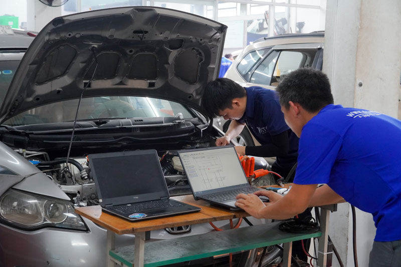 Trung tâm luôn có rất nhiều xe và trang thiết bị hiện đại để thực hành