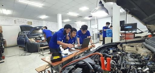 Thợ sửa chữa ô tô muốn nâng cao trình độ phải biết điều này