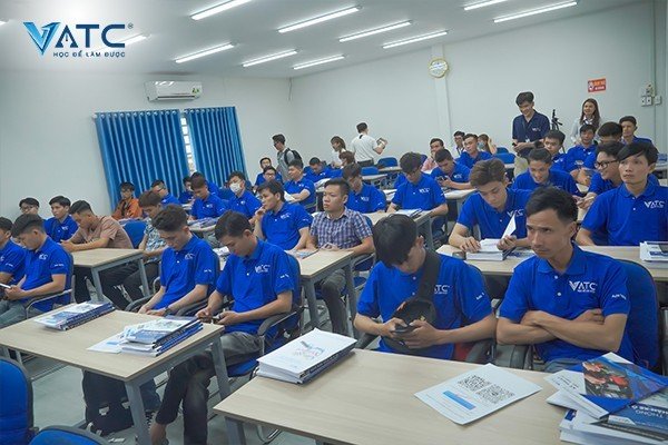 ngành công nghệ kỹ thuật ô tô, khóa đào tạo KTV ô tô, khóa học điện ô tô, trung tâm VATC, trung tâm đào tạo KTV, đào tạo kỹ thuật viên ô tô, VATC, công nghệ ô tô, nghề sửa chữa ô tô, học nghề sửa chữa ô tô, kiến thức ô tô, cố vấn dịch vụ ô tô chuyên nghiệp, học cố vấn dịch vụ ô tô, KTV chẩn đoán ô tô, học nghề ô tô VATC,