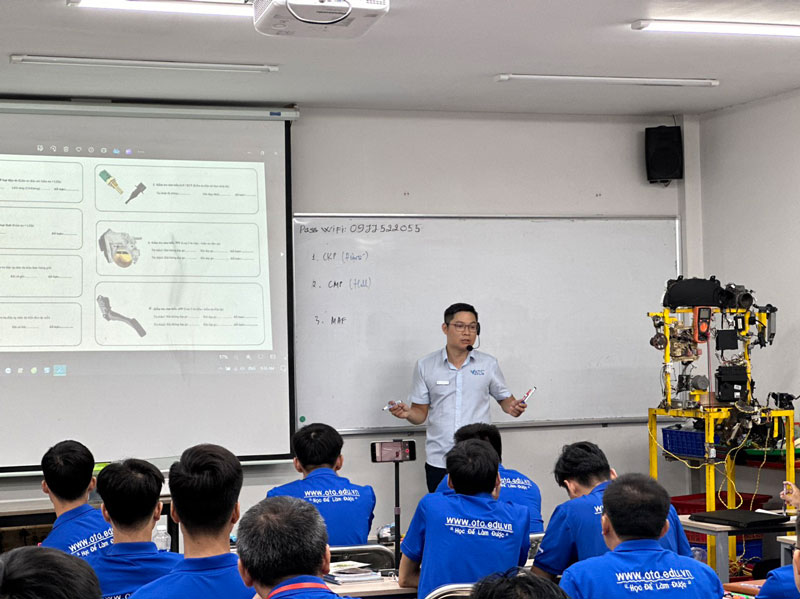 lớp học lý thuyết tại trung tâm VATC