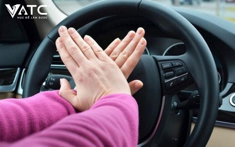 Ô tô, xe máy lắp còi hơi, còi ngân, còi nhại có bị phạt không?