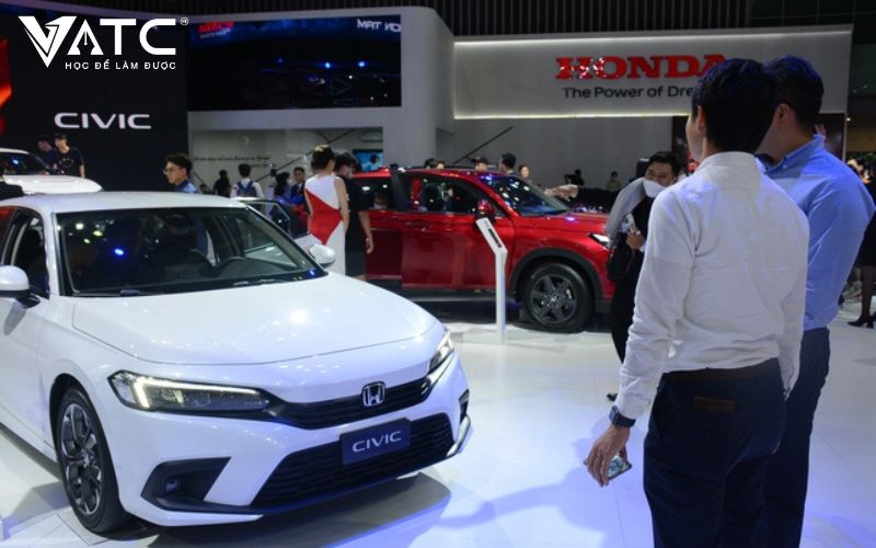 Khó khăn bủa vây, thị trường ô tô bất ngờ lấy lại đà tăng trưởng