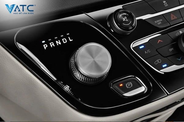 ngành công nghệ kỹ thuật ô tô, khóa đào tạo KTV ô tô, khóa học điện ô tô, trung tâm VATC, trung tâm đào tạo KTV, đào tạo kỹ thuật viên ô tô, VATC 