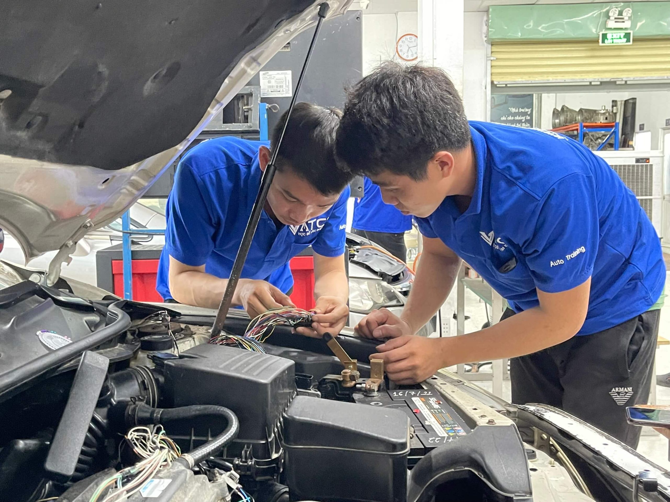 ngành công nghệ kỹ thuật ô tô, khóa đào tạo KTV ô tô, khóa học điện ô tô, trung tâm VATC, trung tâm đào tạo KTV, đào tạo kỹ thuật viên ô tô, VATC, công nghệ ô tô, nghề sửa chữa ô tô, học nghề sửa chữa ô tô, kiến thức ô tô, cố vấn dịch vụ ô tô chuyên nghiệp, học cố vấn dịch vụ ô tô, KTV chẩn đoán ô tô, học nghề ô tô VATC,