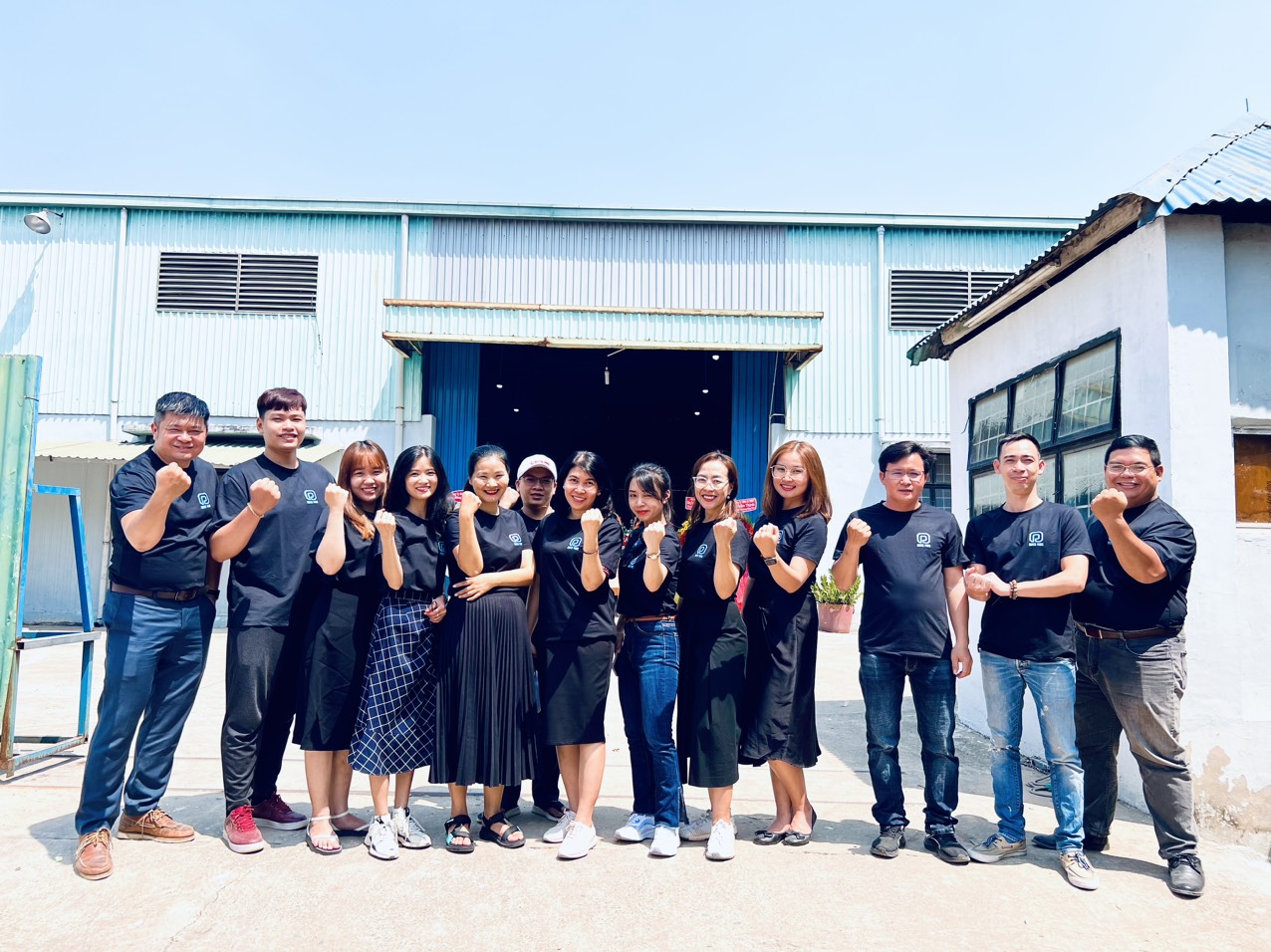 Nguyên Phong Metal tuyển thợ làm nền và thợ sơn