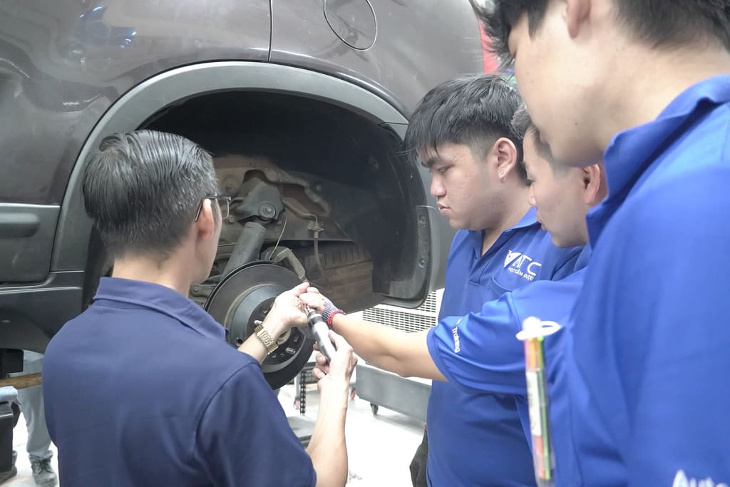 ngành công nghệ kỹ thuật ô tô, khóa đào tạo KTV ô tô, khóa học điện ô tô, trung tâm VATC, trung tâm đào tạo KTV, đào tạo kỹ thuật viên ô tô, VATC, công nghệ ô tô, nghề sửa chữa ô tô, học nghề sửa chữa ô tô, kiến thức ô tô, cố vấn dịch vụ ô tô chuyên nghiệp, học cố vấn dịch vụ ô tô, KTV chẩn đoán ô tô, học nghề ô tô VATC, ô tô ngành công nghệ kỹ thuật ô tô, khóa đào tạo KTV ô tô, khóa học điện ô tô, trung tâm VATC, trung tâm đào tạo KTV, đào tạo kỹ thuật viên ô tô, VATC, công nghệ ô tô, nghề sửa chữa ô tô, học nghề sửa chữa ô tô, kiến thức ô tô, cố vấn dịch vụ ô tô chuyên nghiệp, học cố vấn dịch vụ ô tô, KTV chẩn đoán ô tô, học nghề ô tô VATC, ô tô