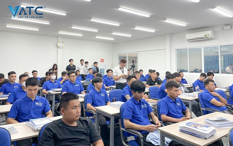 khai giảng khóa điện ô tô k40