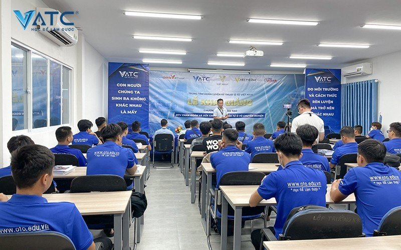 khai giảng khóa điện ô tô k40