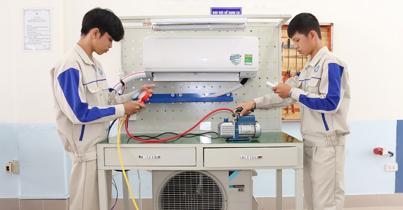 ngành công nghệ kỹ thuật ô tô, khóa đào tạo KTV ô tô, khóa học điện ô tô, trung tâm VATC, trung tâm đào tạo KTV, đào tạo kỹ thuật viên ô tô, VATC, công nghệ ô tô, nghề sửa chữa ô tô, học nghề sửa chữa ô tô, kiến thức ô tô, cố vấn dịch vụ ô tô chuyên nghiệp, học cố vấn dịch vụ ô tô, KTV chẩn đoán ô tô, học nghề ô tô VATC, ô tô ngành công nghệ kỹ thuật ô tô, khóa đào tạo KTV ô tô, khóa học điện ô tô, trung tâm VATC, trung tâm đào tạo KTV, đào tạo kỹ thuật viên ô tô, VATC, công nghệ ô tô, nghề sửa chữa ô tô, học nghề sửa chữa ô tô, kiến thức ô tô, cố vấn dịch vụ ô tô chuyên nghiệp, học cố vấn dịch vụ ô tô, KTV chẩn đoán ô tô, học nghề ô tô VATC, ô tô