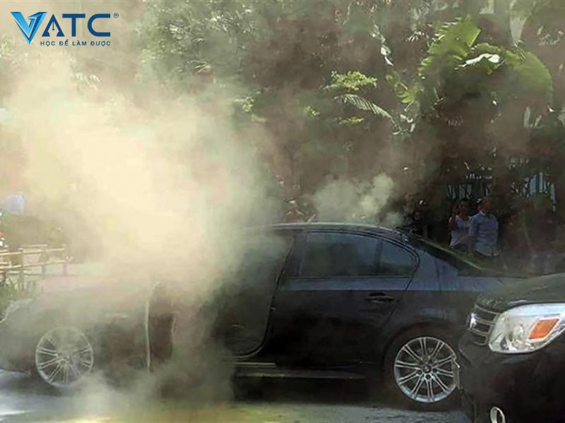 Cách phòng chống nguy cơ cháy xe ô tô, đặc biệt trong những ngày nắng nóng