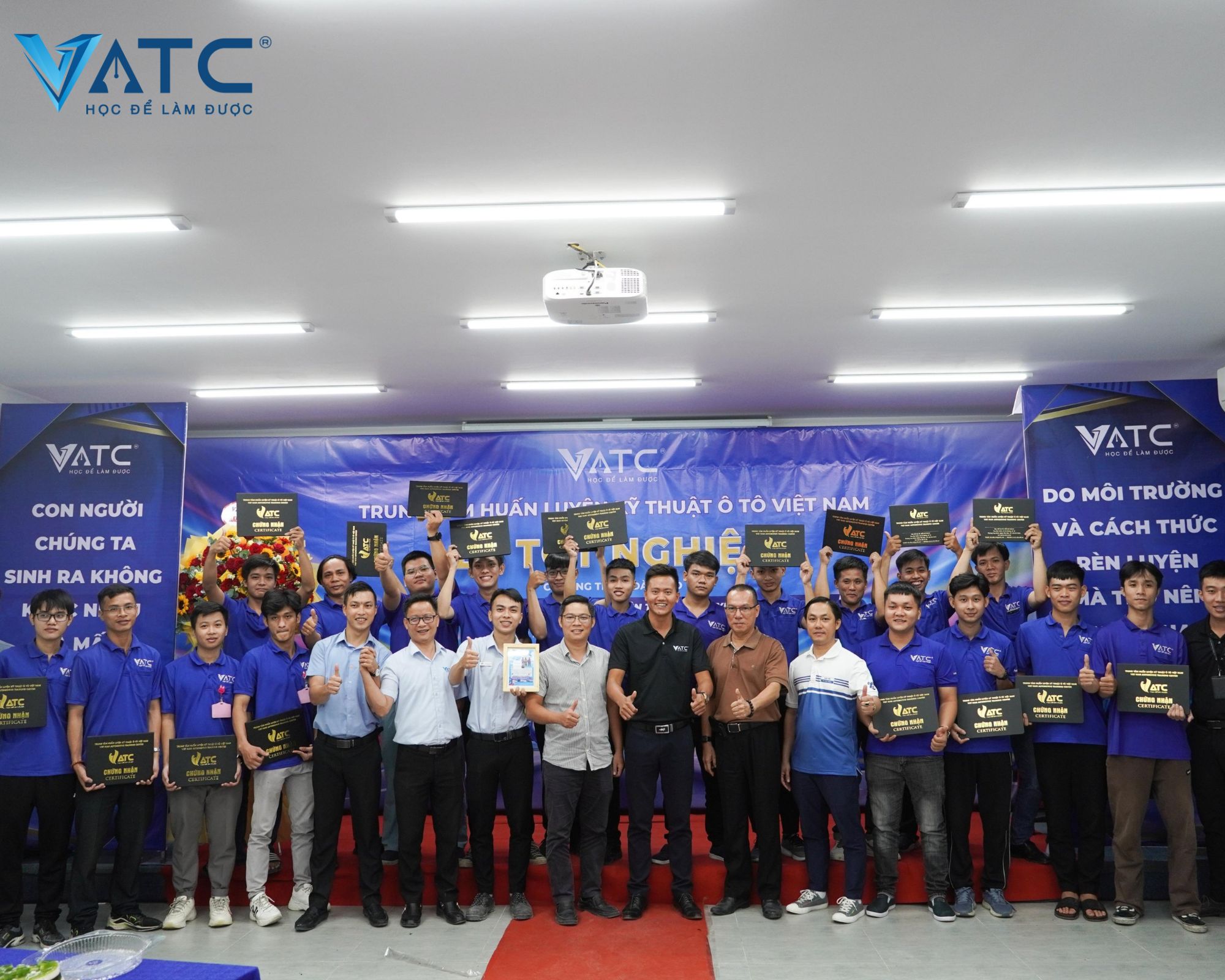 Lễ bế giảng lớp chẩn đoán và sửa chữa điện – điện tử ô tô toàn diện k36