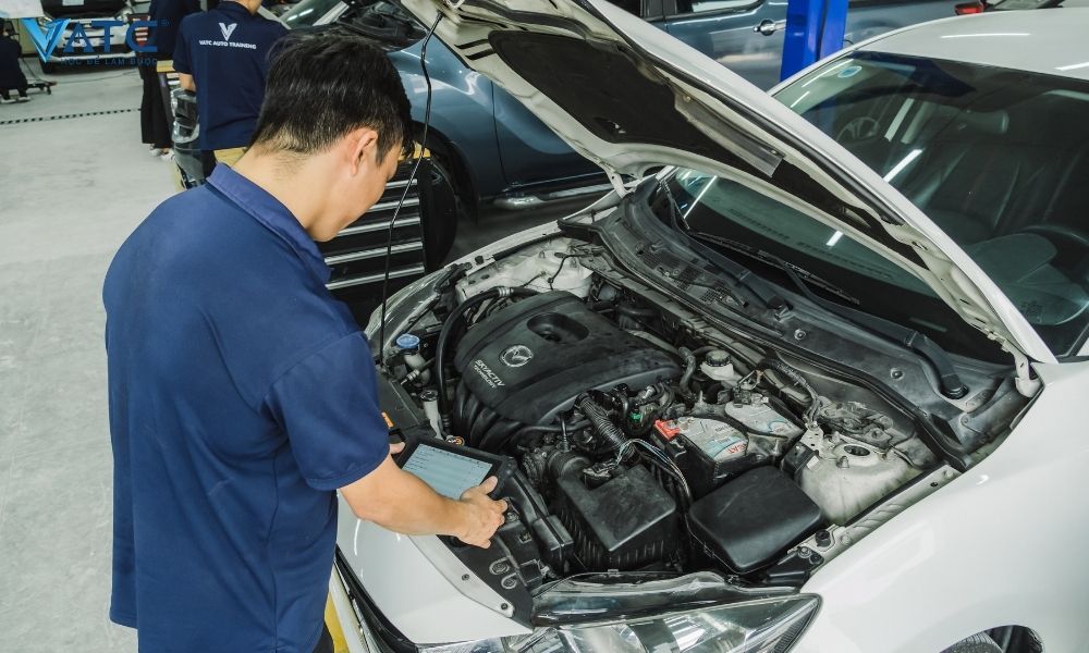 Ngành sửa chữa ô tô nên học trường nào uy tín tại TPHCM