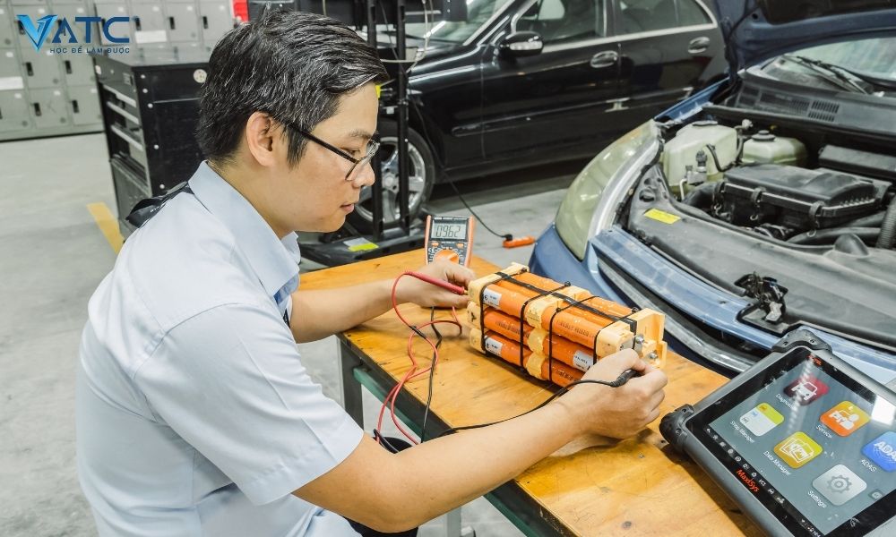 Học sửa chữa ô tô, ngành ô tô, công nghệ kỹ thuật ô tô, ô tô, trường dạy sửa chữa ô tô, trung tâm VATC, trung tâm dạy nghề ô tô, VATC Học sửa chữa ô tô, ngành ô tô, công nghệ kỹ thuật ô tô, ô tô, trường dạy sửa chữa ô tô, trung tâm VATC, trung tâm dạy nghề ô tô, VATC