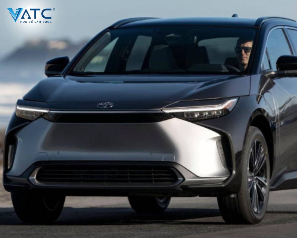 Toyota bắt tay hàng loạt hãng xe Nhật Bản để phát triển ô tô điện