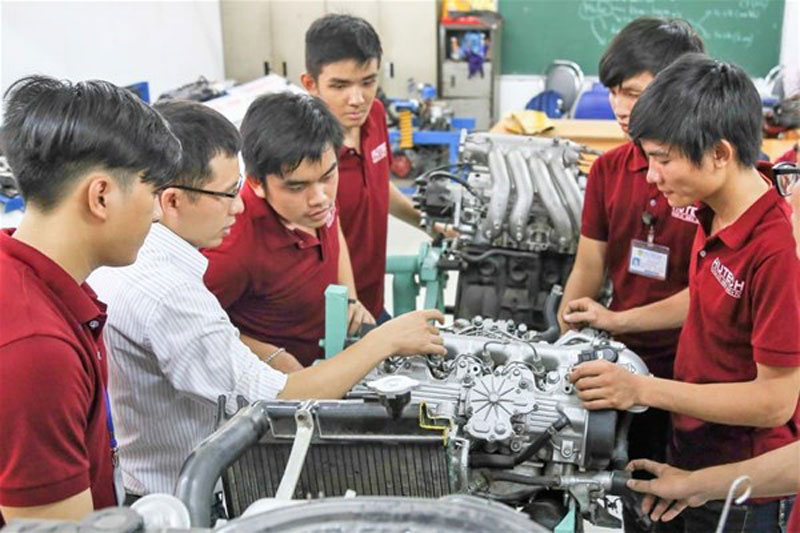 Học nghề sửa chữa ô tô tại các trường Cao đẳng - Đại học