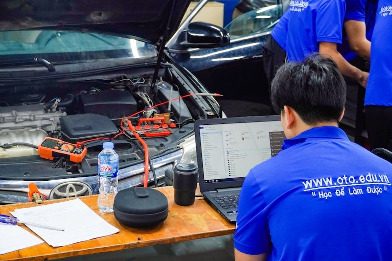 học nghề sửa chữa ô tô