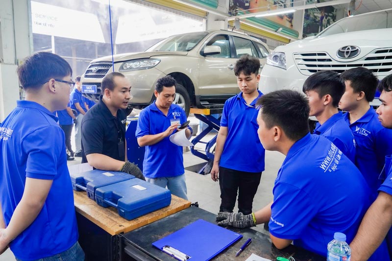 học nghề sửa ô tô mất bao lâu