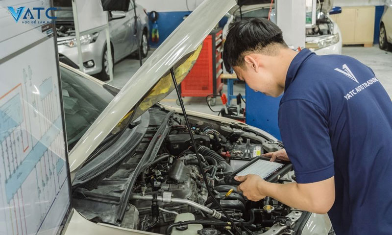 Học nghề sửa ô tô mất bao lâu? Nên học ở đâu là tốt nhất?