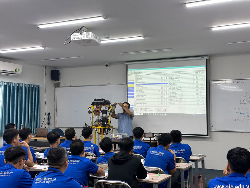 đối tượng học nghề sửa chữa ô tô