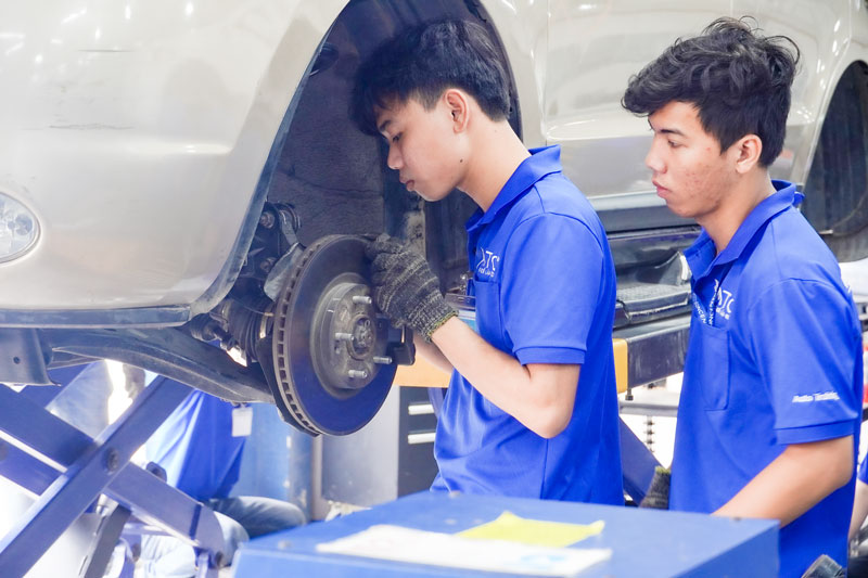 mức lương thợ sửa xe ô tô mới vào nghề