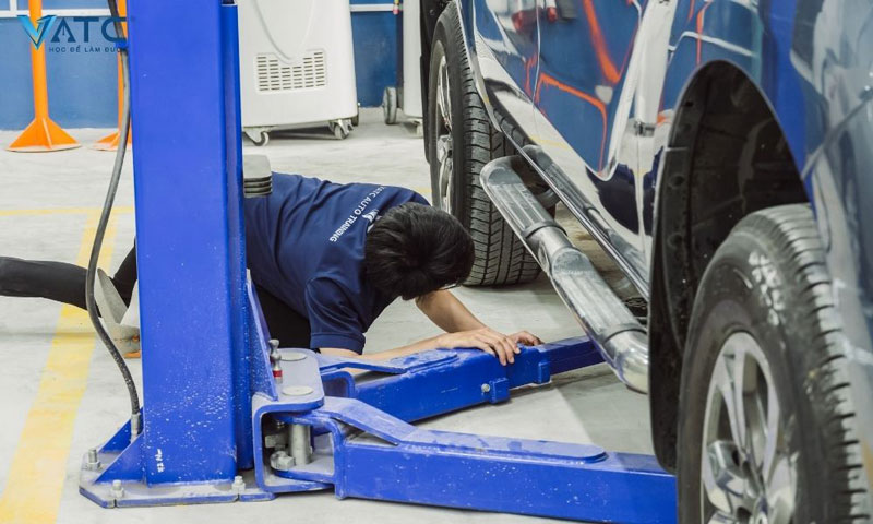 nghề sửa chữa ô tô không quá khó để học
