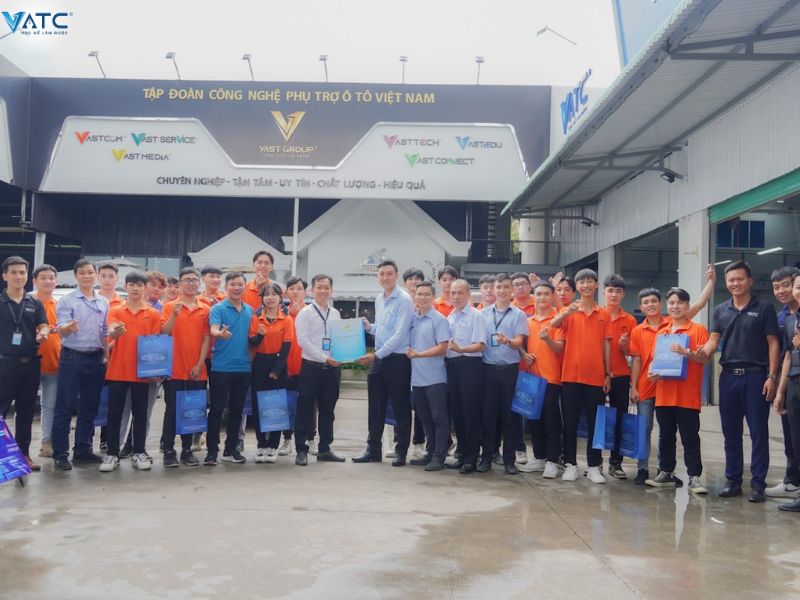 Chuyến tham quan của trường đại học Lạc Hồng tại VATC