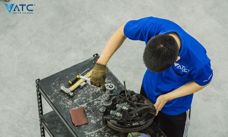 tương lai học nghề sửa chữa ô tô
