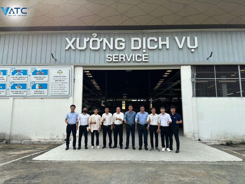 Buổi kiến tập tại xưởng chính hãng của lớp Cố vấn dịch vụ K6