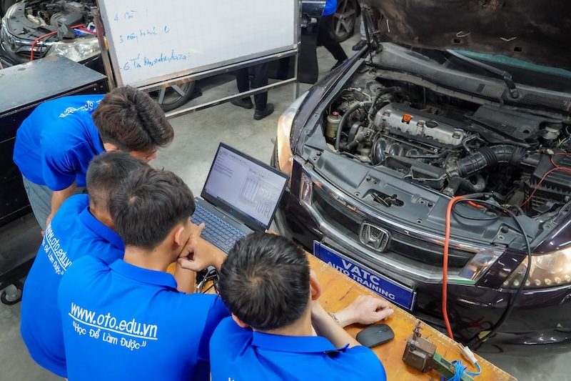 học nghề sửa chữa ô tô là xu hướng chọn nghề của giới trẻ hiện nay