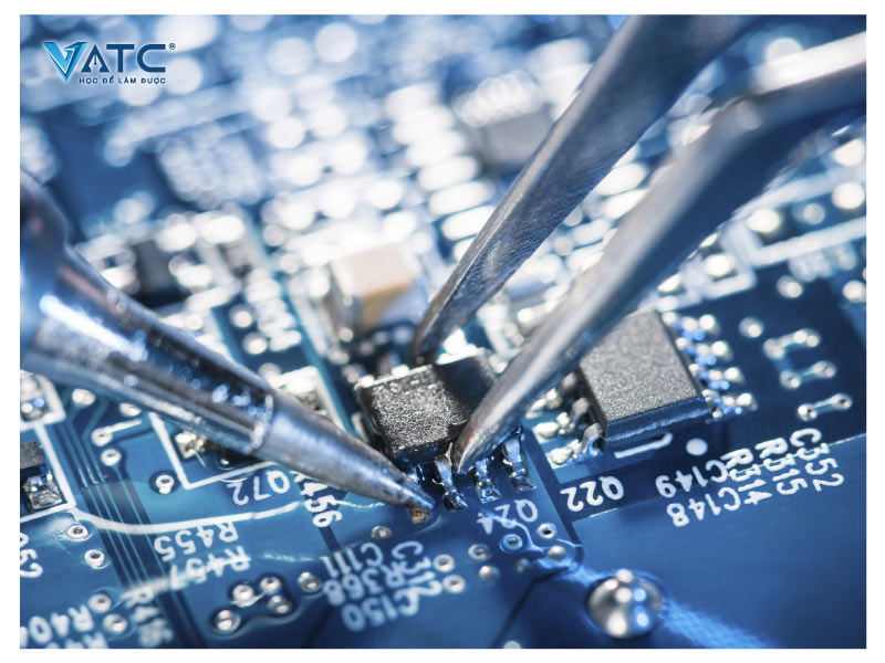 bộ đội xuất ngũ nên học nghề điện - điện tử công nghiệp