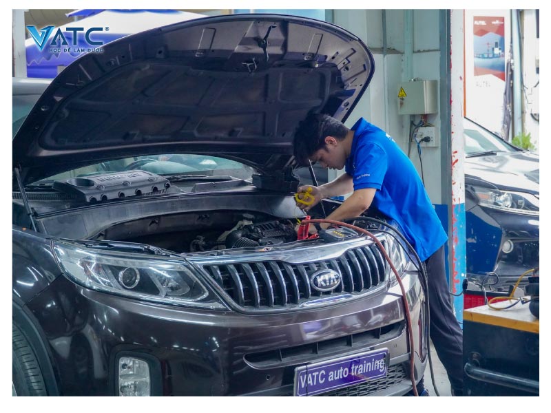 bộ đội xuất ngũ nên học nghề sửa chữa ô tô