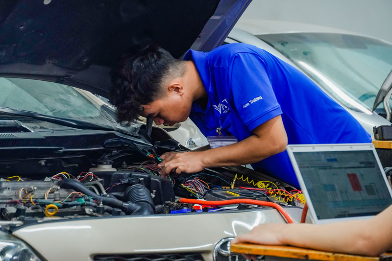 mức lương ngành công nghệ kỹ thuật ô tô