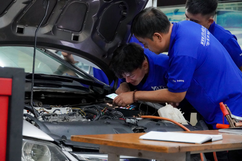 Tổng quan về ngành công nghệ kỹ thuật ô tô chi tiết nhất 2025 (cập nhật mới)