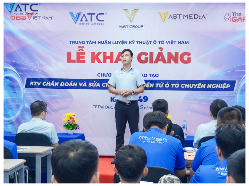 thầy Trần Công Hanh