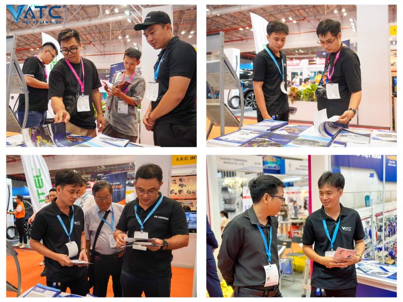 khách tham dự tại gian hàng