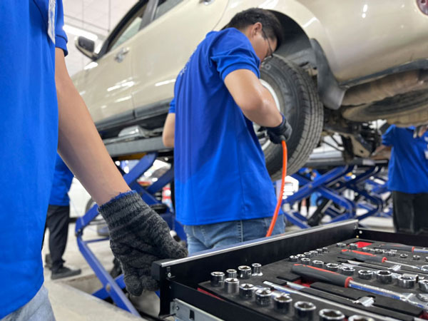 trở thành kỹ thuật viên sửa chữa ô tô chuyên nghiệp chỉ từ 6 tháng