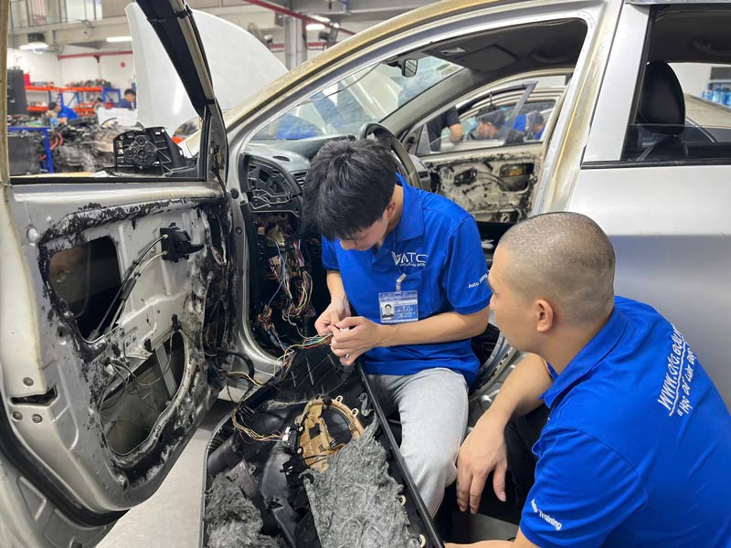 chứng minh năng lực trong môi trường làm việc thực tế là yếu tố quyết định