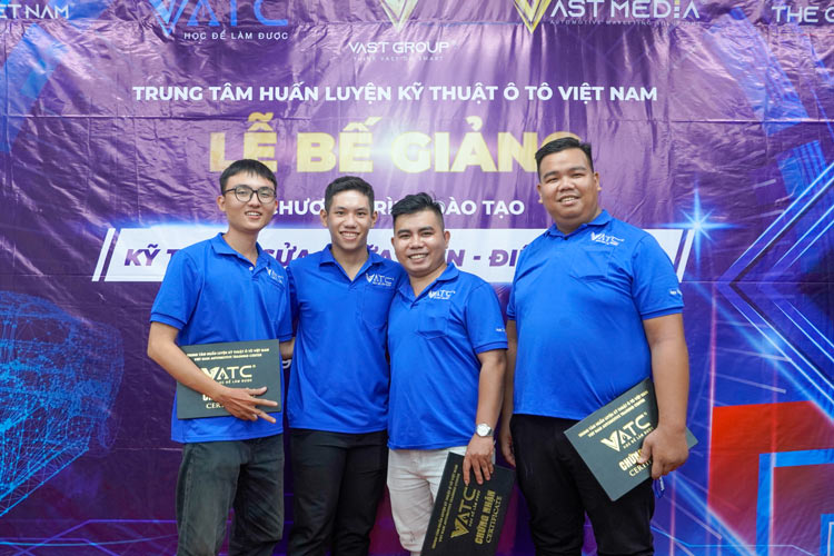 hình ảnh học viên tốt nghiệp DHK46