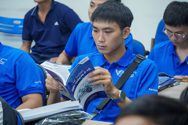 học nghề tiết kiệm thời gian và chi phí học nhiều hơn