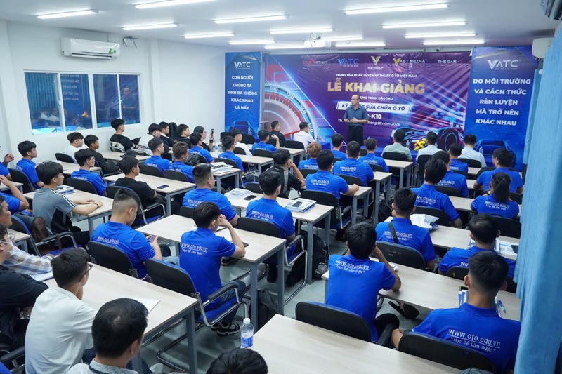 khai giảng lớp kỹ thuật sửa chữa ô tô K10