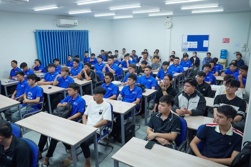 khai giảng lớp kỹ thuật sửa chữa ô tô khóa K10